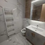 Imperial East Apartman