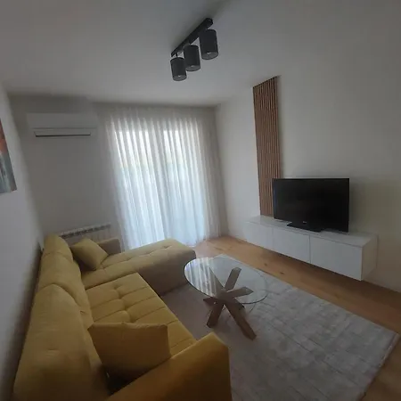 Imperial East شقة *