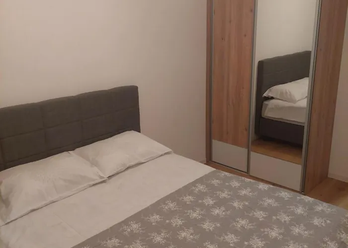 شقة Imperial East