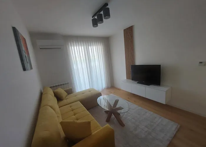 Imperial East شقة *