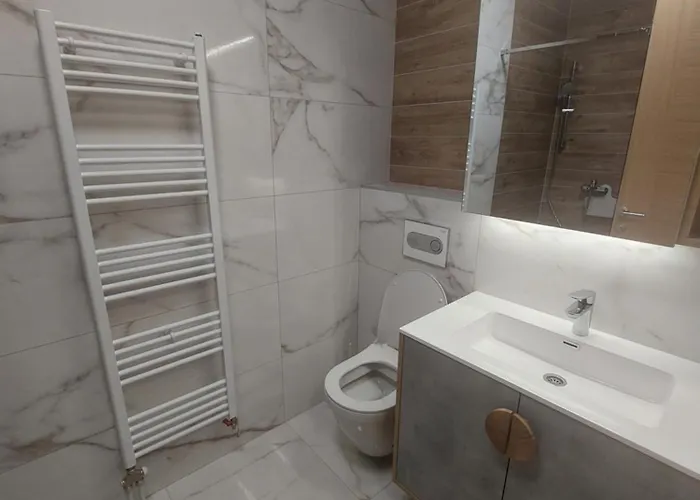 Imperial East شقة