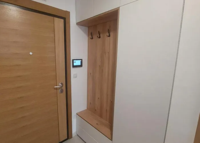 Imperial East شقة *